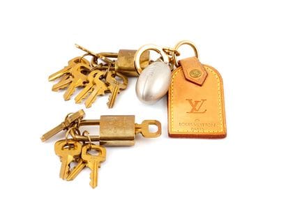 LOUIS VUITTON
Deux cadenas Louis Vuitton...