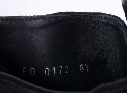 LOUIS VUITTON
Paire de bottines en suède...