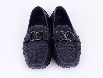 LOUIS VUITTON
Paire de mocassins en cuir...