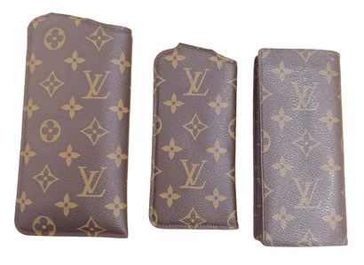 LOUIS VUITTON
Ensemble de 3 étuis à lunettes...