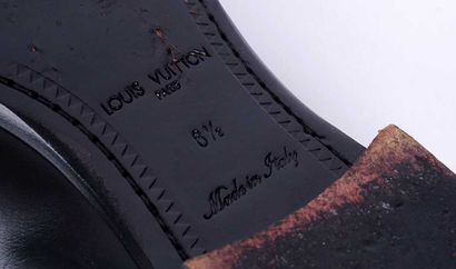 LOUIS VUITTON
Paire de mocassins en cuir...