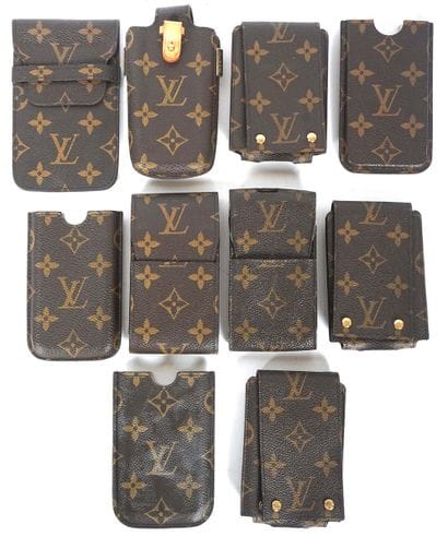 LOUIS VUITTON
Ensemble de 10 étuis à téléphone...
