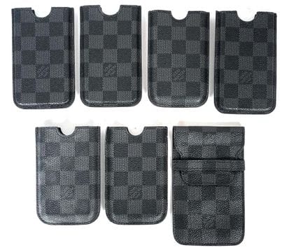 LOUIS VUITTON
Ensemble de 7 étuis à téléphone...