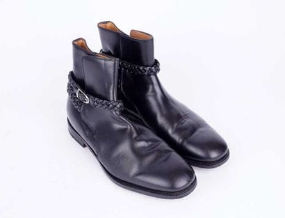 GUCCI
Paire de bottines en cuir noir.
Bride...