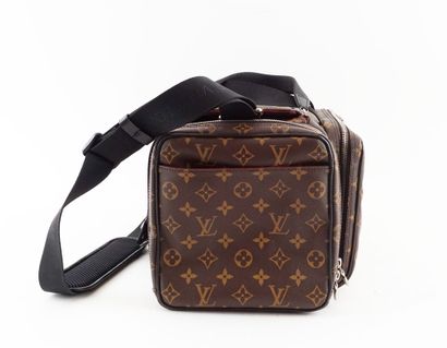 LOUIS VUITTON
Sac camera Louis Vuitton en...