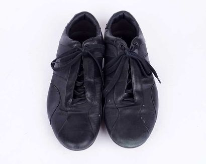BOSS MERCEDES
Paire de baskets en cuir noir...