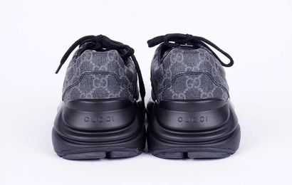 GUCCI
Baskets Gucci GG Rython en cuir noir...