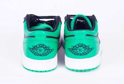 NIKE
Baskets Air Jordan 1 en cuir noir et...