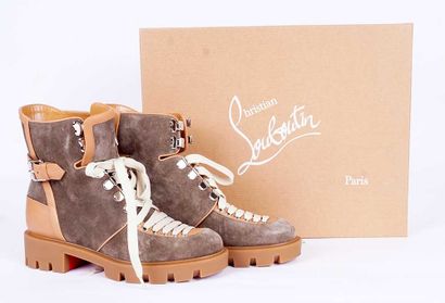 LOUBOUTIN
Bottes plates moto Macademia à...
