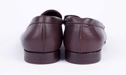 LOUIS VUITTON
Paire de mocassins en cuir...
