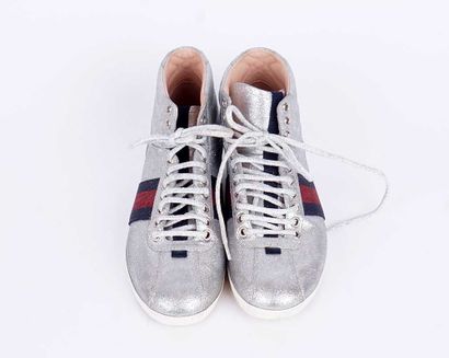 GUCCI
Baskets Gucci Ace montantes en cuir...