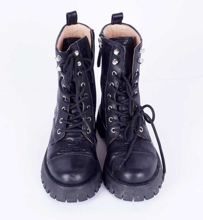 GUCCI
Bottines matelassées à lacets en cuir...