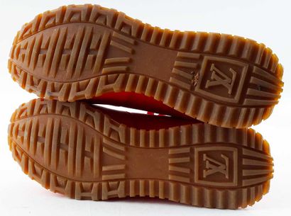LOUIS VUITTON X SUPREME
Baskets Run Away...