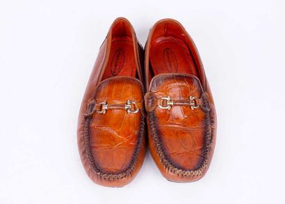 TEN AMPA
Paire de mocassins en cuir camel...