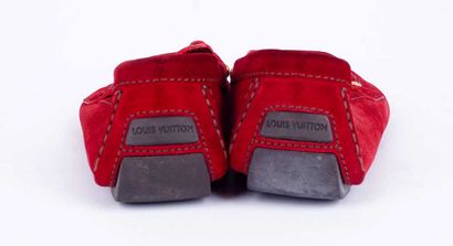 LOUIS VUITTON
Paire de mocassins de couleur...