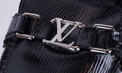 LOUIS VUITTON 
Paire de mocassins en cuir...