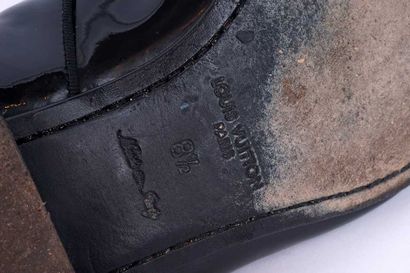 LOUIS VUITTON
Paire de derby noire en cuir...