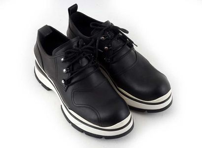 LOUIS VUITTON
Chaussures Louis Vuitton en...