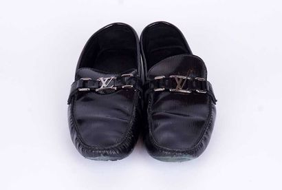LOUIS VUITTON 
Paire de mocassins en cuir...