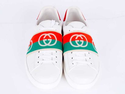 GUCCI
Baskets Gucci Ace en cuir blanc ornées...