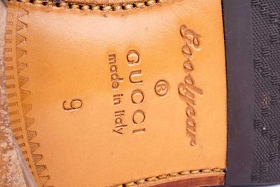GUCCI 
Paire de mocassin en cuir texturé...
