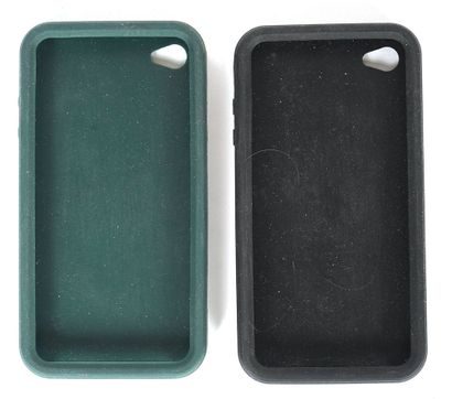 GUCCI 
3 étuis à portable et 2 coques en...