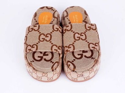 GUCCI
Mules Angelina à plateforme en toile...