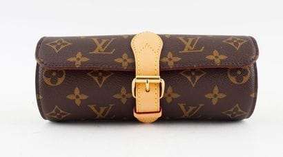 LOUIS VUITTON
Étui à montres Louis Vuitton...