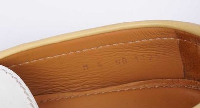 LOUIS VUITTON
Paire de mocassins tricolore...