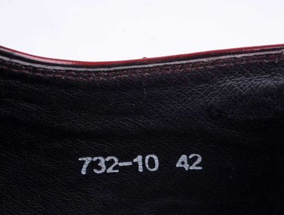 EVOLUTION 
Paire de derby rouge en cuir lisse.
Pointure...