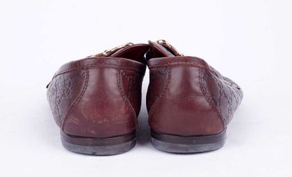 GUCCI 
Paire de mocassins en cuir lisse,...