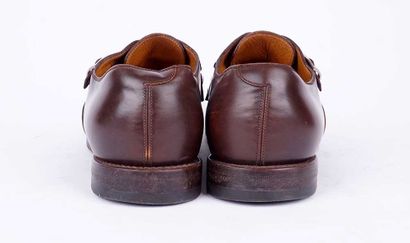 GUCCI
Paire de mocassins en cuir lisse marron.
Lanière...
