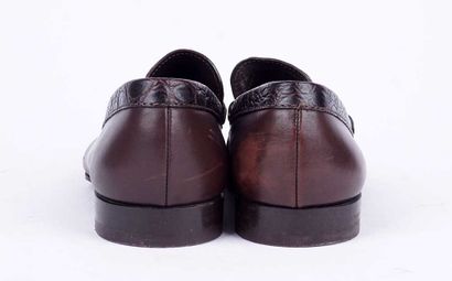 LOUIS VUITTON
Paire de mocassins en cuir...