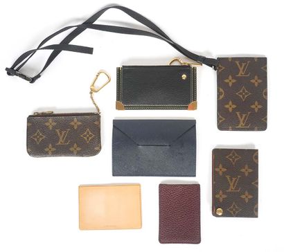 LOUIS VUITTON 
Ensemble de 4 porte-cartes...