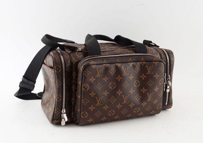 LOUIS VUITTON
Sac camera Louis Vuitton en...