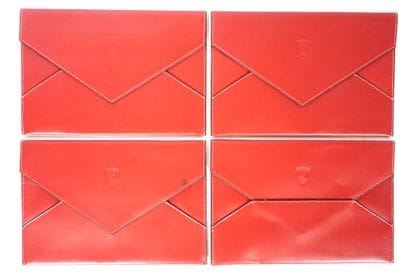 FERRARI
Ensemble de 4 pochettes en cuir rouge...
