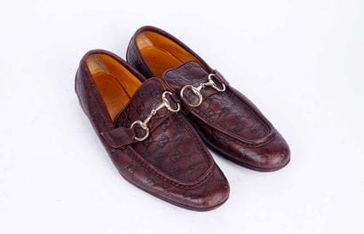 GUCCI 
Paire de mocassins en cuir lisse,...