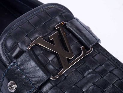 LOUIS VUITTON
Paire de mocassins en cuir...