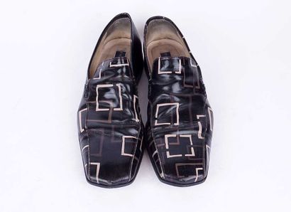 PATRICK COX
Paire de mocassins en cuir bicolore...