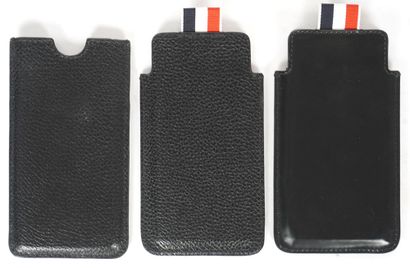 THOM BROWNE
3 étuis à portable en cuir noir...