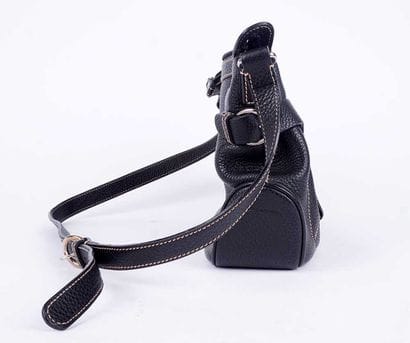 LANCEL
Sac Lancel en cuir noir, une poche...