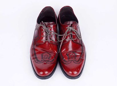 EVOLUTION 
Paire de derby rouge en cuir lisse.
Pointure...