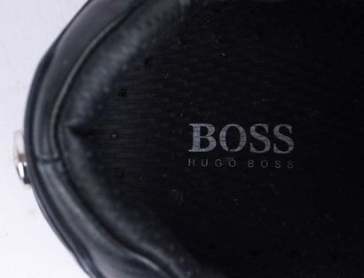 BOSS MERCEDES
Paire de baskets en cuir noir...
