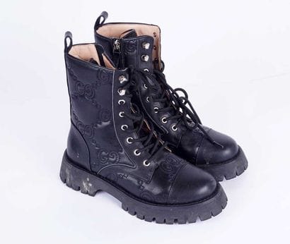 GUCCI
Bottines matelassées à lacets en cuir...
