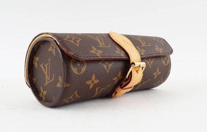 LOUIS VUITTON
Étui à montres Louis Vuitton...