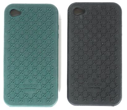 GUCCI 
3 étuis à portable et 2 coques en...