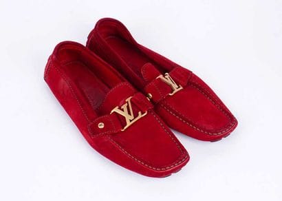 LOUIS VUITTON
Paire de mocassins de couleur...