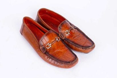 TEN AMPA
Paire de mocassins en cuir camel...
