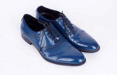 EVOLUTION 
Paire de derby bleu en cuir lisse.
Pointure...