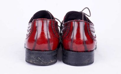 EVOLUTION 
Paire de derby rouge en cuir lisse.
Pointure...